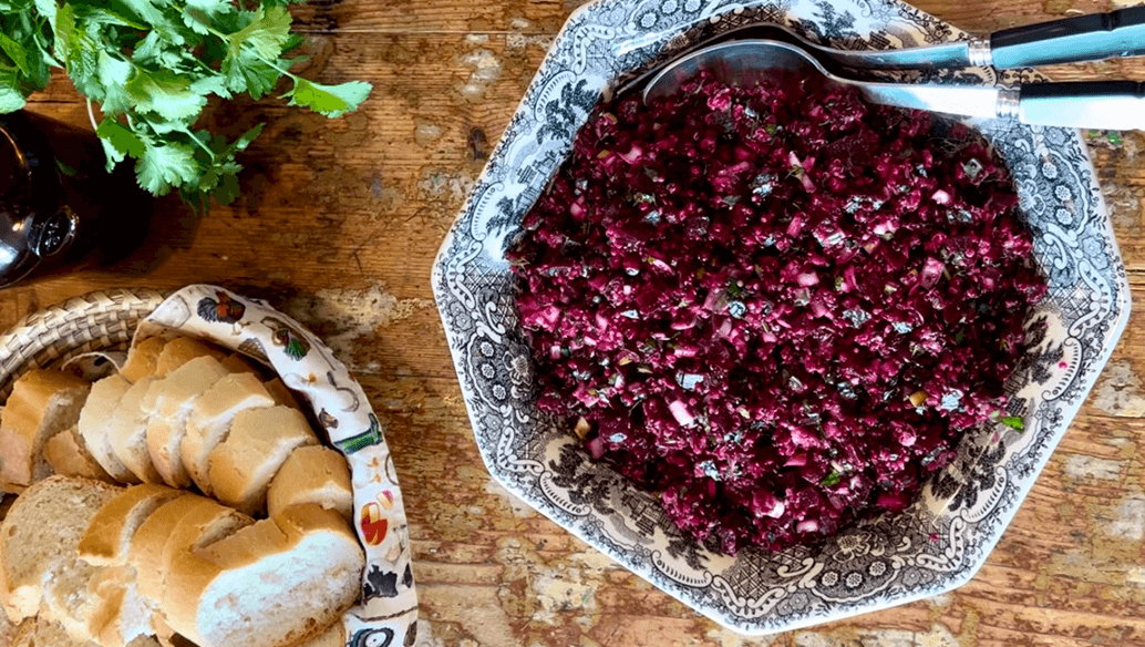 Ensalada de remolacha, granada y quinoa con cilantro