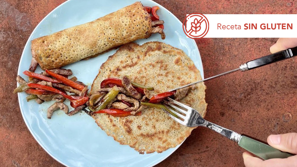 Crepes de trigo sarraceno con tiras de carne con pimientos