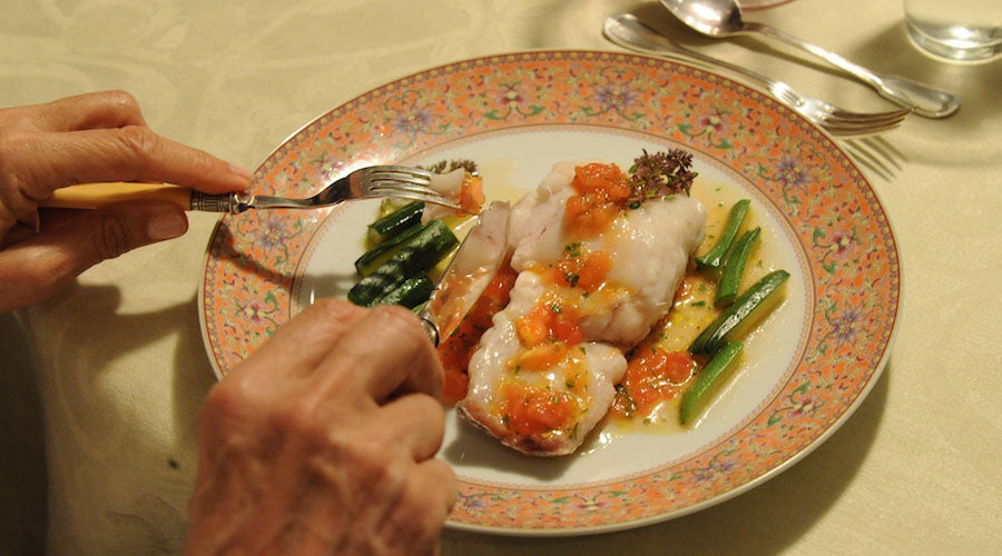 Lomos de merluza con vinagreta de tomate