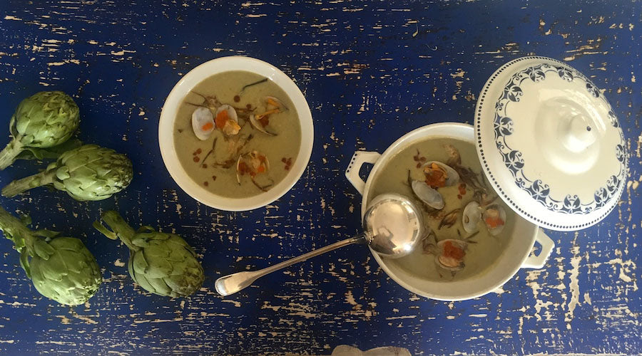 Crema de alcachofas con almejas