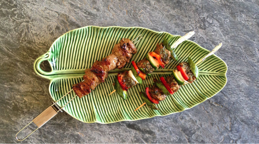 Brochetas de Vacuno Satay Daging (Malasia)/ Y a las hierbas aromáticas