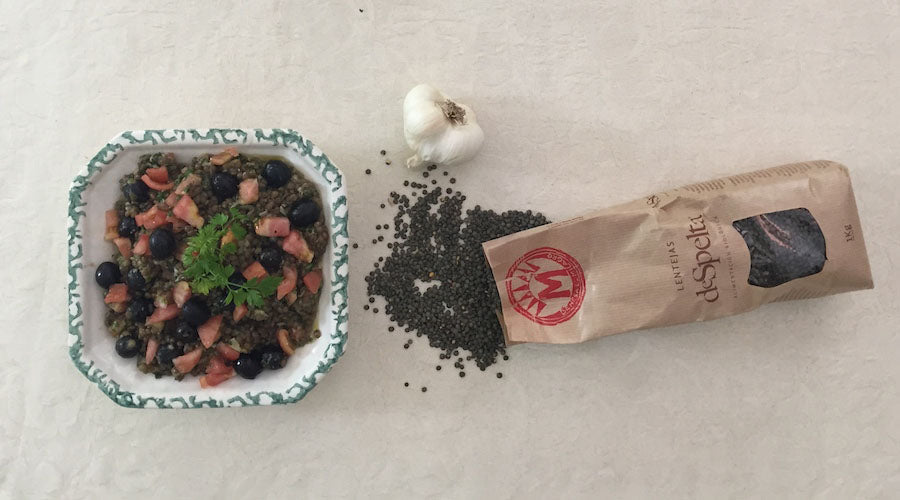 Ensalada de lentejas con vinagreta de ajo cremoso