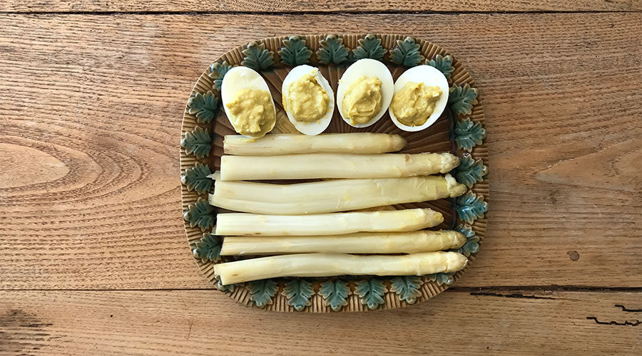 Espárragos soldado con huevos mimosa