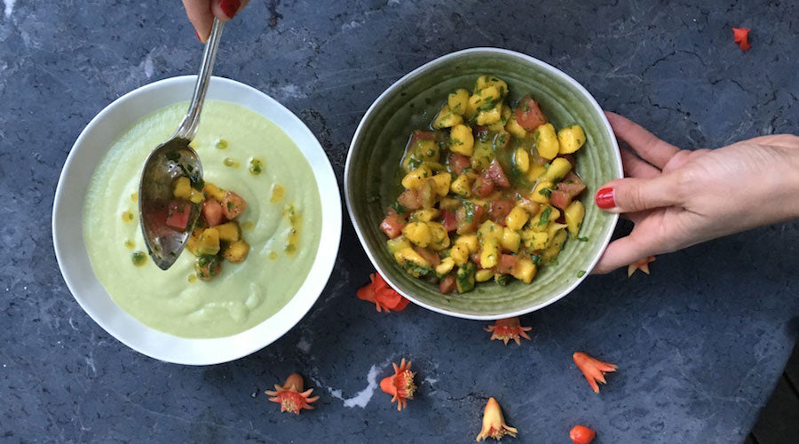 Crema de aguacate y pepino con mango