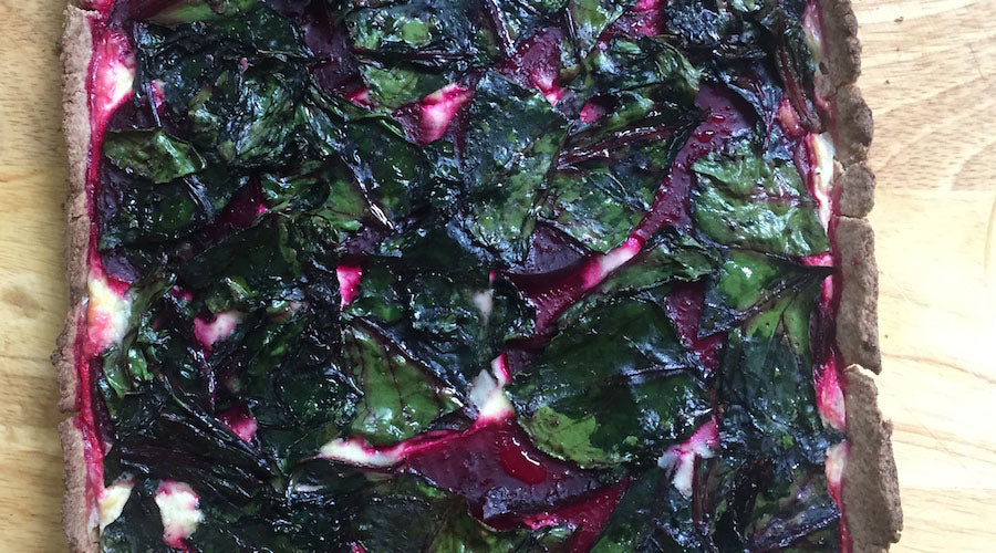 Tartaleta de remolacha con sus hojas