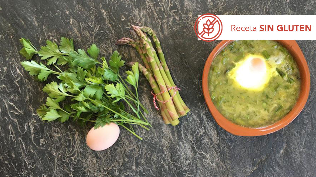 Cazuelitas de huevo con espárragos verdes