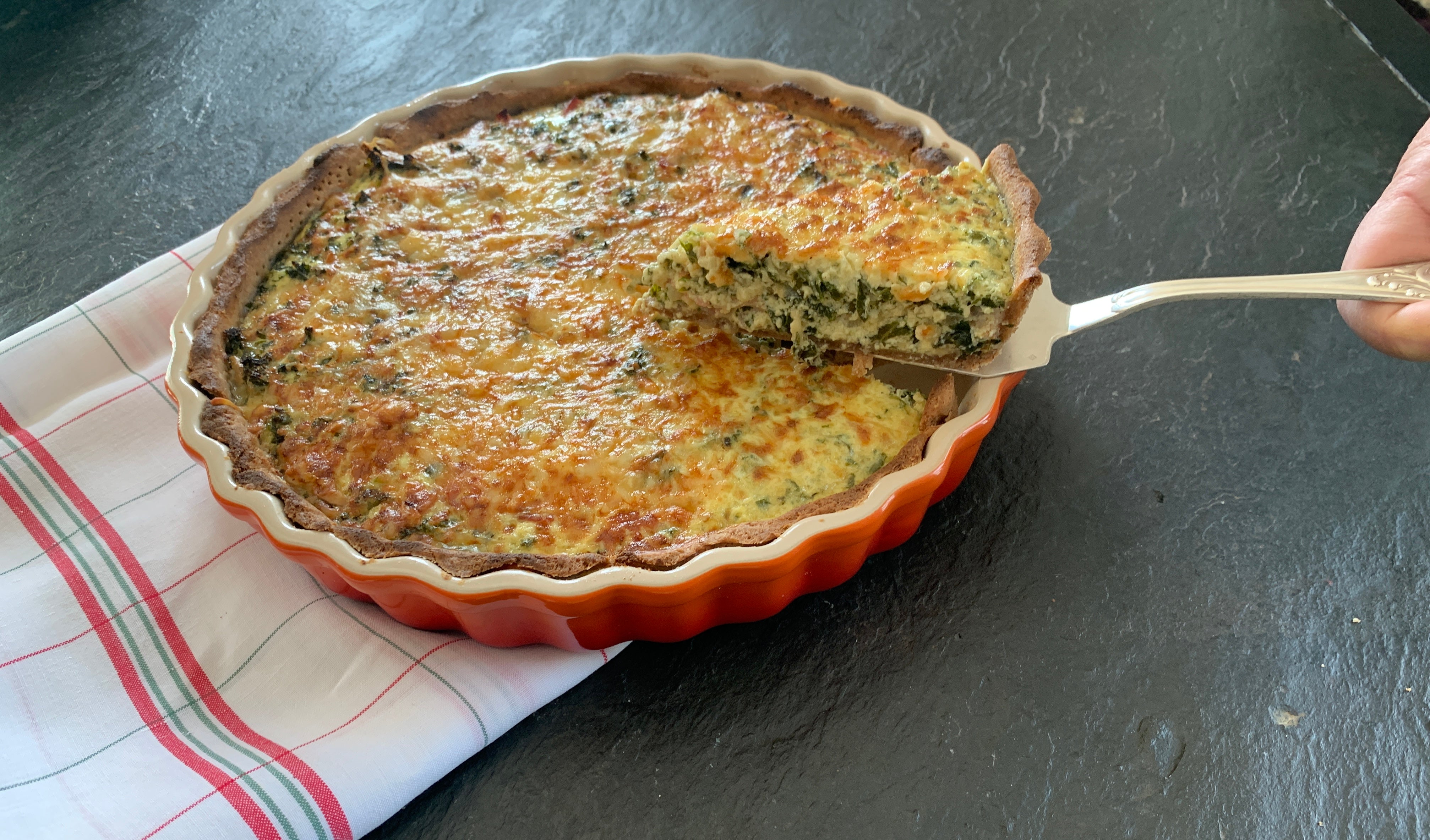 Quiche de Kale con beicon y almendras