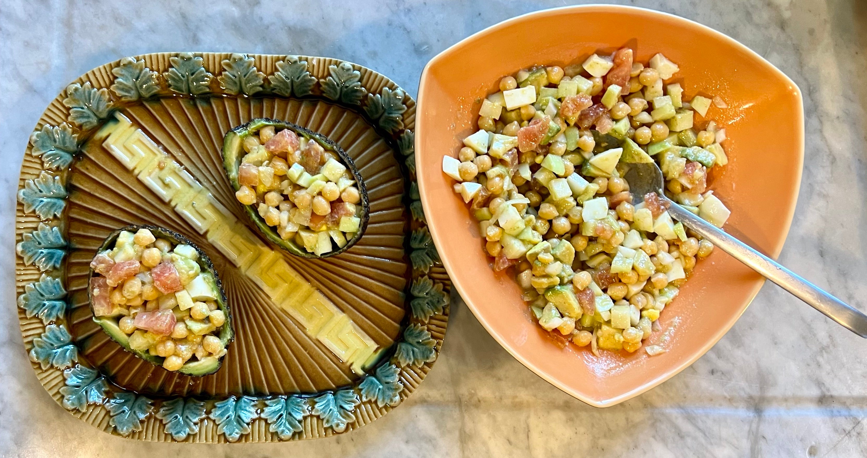 Aguacates rellenos de Garbanzos