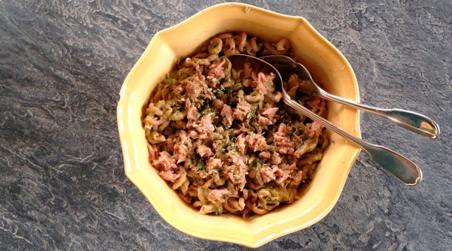 Pasta de espelta con puerros y atún