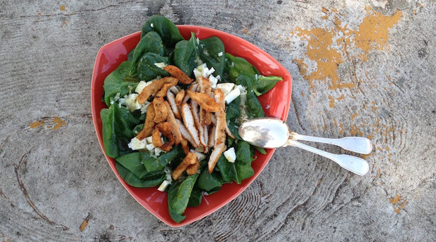 Ensalada de Espinacas con Pollo crujiente