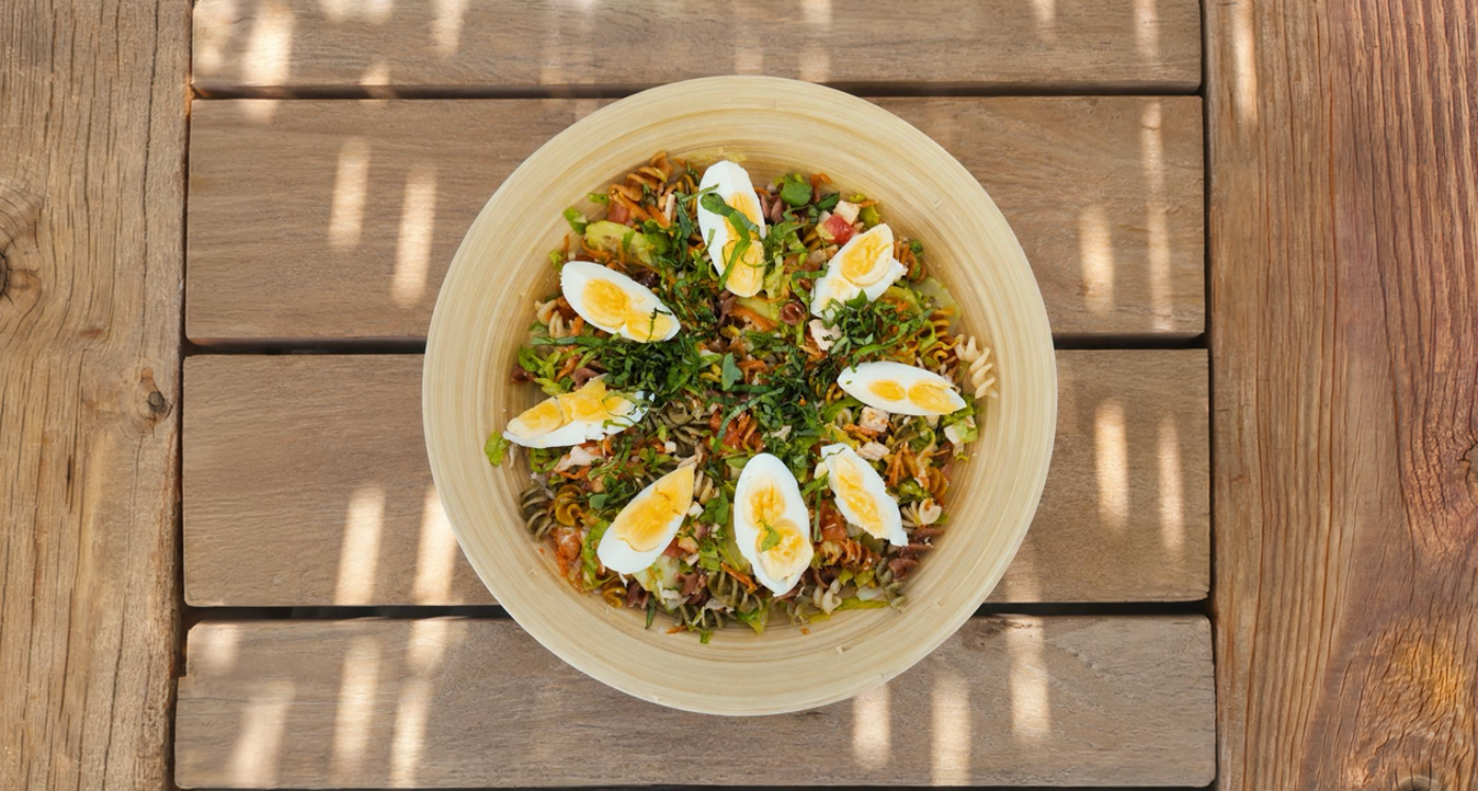 Ensalada de Fusilli  primavera con pechuga al natural