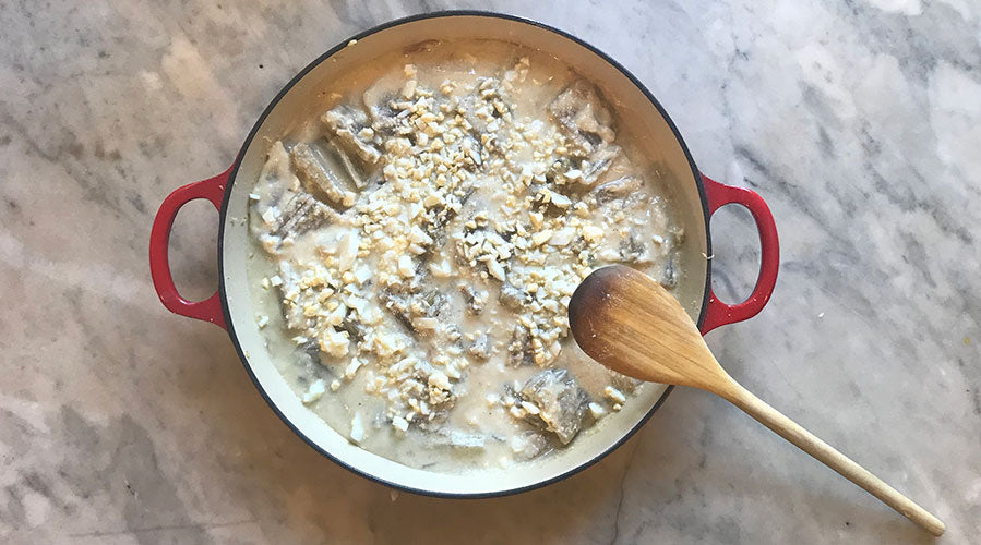 Cardo en salsa de almendras