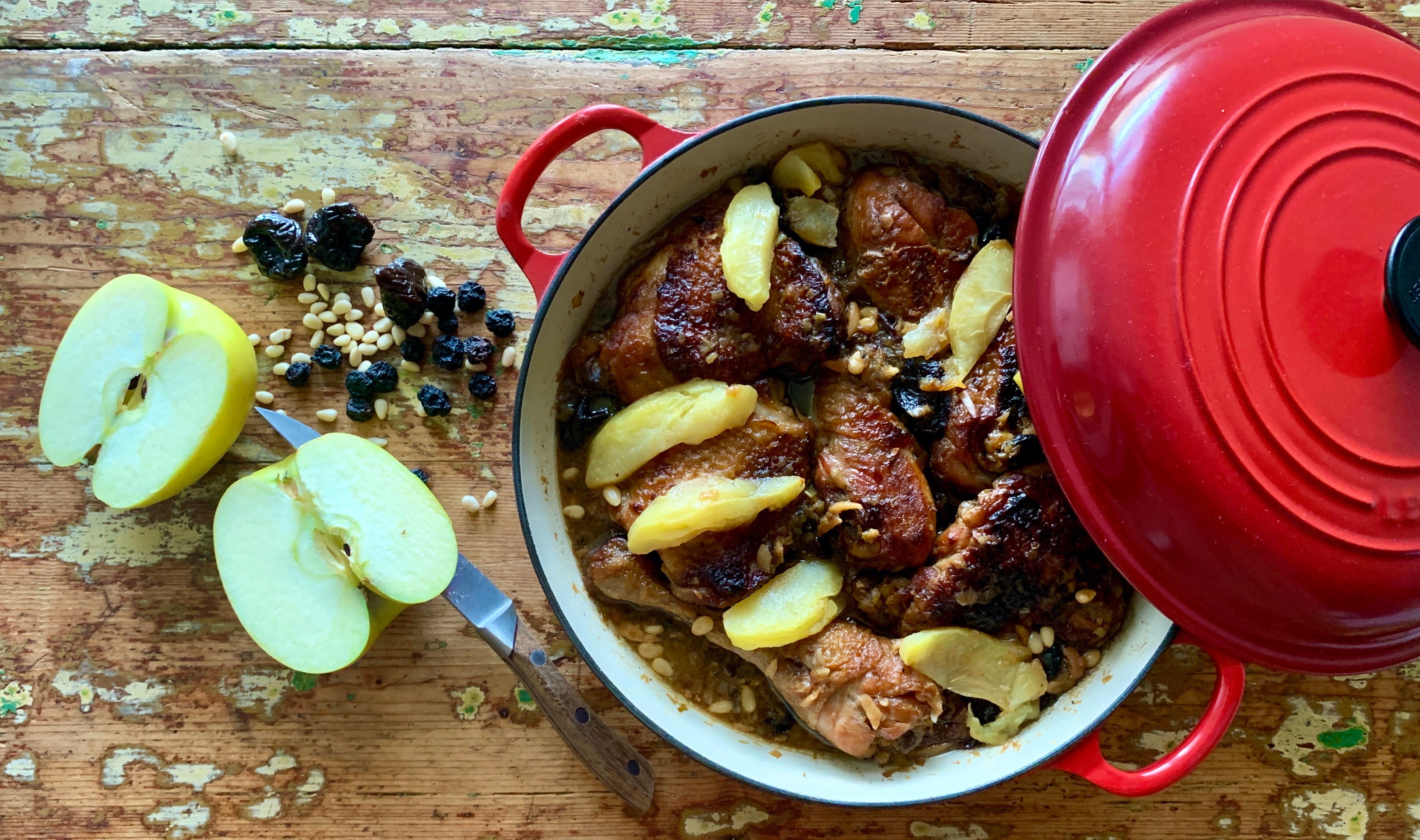 Pollo con manzanas y frutos secos